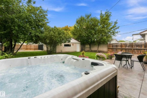 11840 St Albert Trail Nw, Edmonton, AB - Outdoor