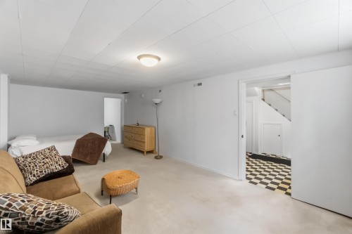 11840 St Albert Trail Nw, Edmonton, AB - Indoor