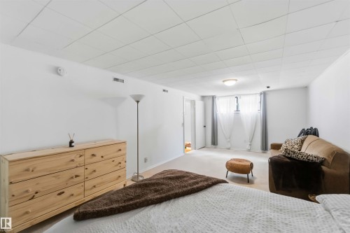 11840 St Albert Trail Nw, Edmonton, AB - Indoor