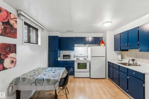 11840 St Albert Trail Nw, Edmonton, AB - Indoor Photo Showing Kitchen