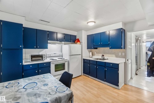 11840 St Albert Trail Nw, Edmonton, AB - Indoor Photo Showing Kitchen