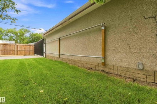 11840 St Albert Trail Nw, Edmonton, AB - Outdoor