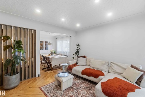 11840 St Albert Trail Nw, Edmonton, AB - Indoor Photo Showing Living Room