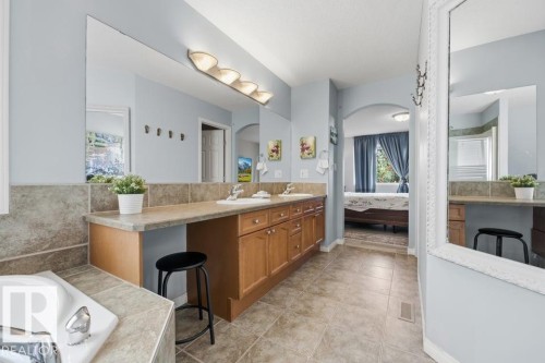 22 Bonin, Beaumont, AB - Indoor Photo Showing Bathroom