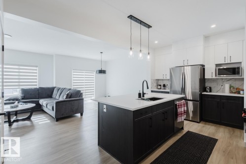 6411 27 Avenue Sw, Edmonton, AB - Indoor Photo Showing Kitchen With Upgraded Kitchen
