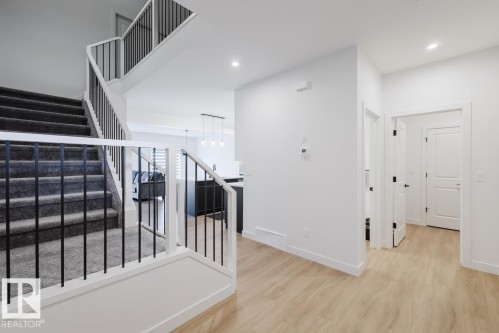 6411 27 Avenue Sw, Edmonton, AB - Indoor Photo Showing Other Room