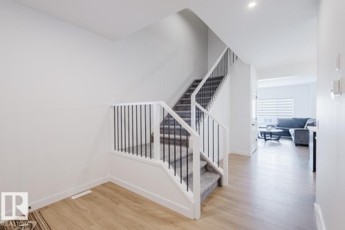 6411 27 Avenue Sw, Edmonton, AB - Indoor Photo Showing Other Room
