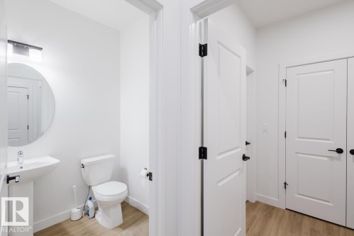 6411 27 Avenue Sw, Edmonton, AB - Indoor Photo Showing Bathroom