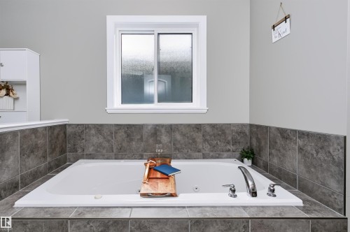 4120 50 Street, Gibbons, AB - Indoor Photo Showing Bathroom