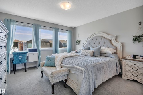 648 Orchards Boulevard Sw, Edmonton, AB - Indoor Photo Showing Bedroom