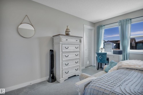 648 Orchards Boulevard Sw, Edmonton, AB - Indoor Photo Showing Bedroom