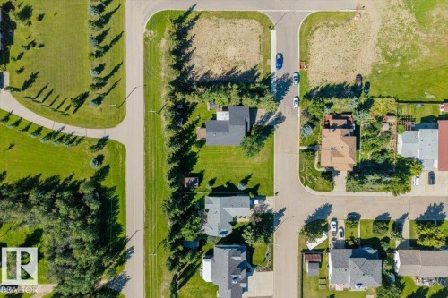 Curved street design with multiple residential properties and undeveloped lots - 4427 Payne Avenue, Onoway, AB - Outdoor With View