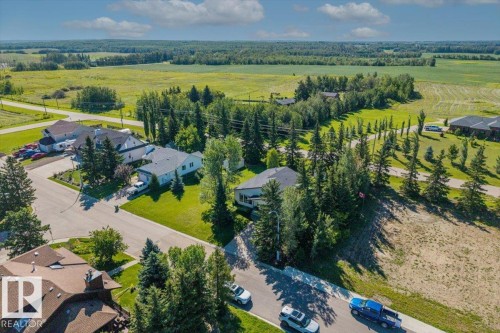 Residential neighborhood featuring paved streets and established homes - 4427 Payne Avenue, Onoway, AB - Outdoor With View