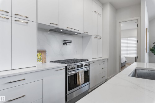 110 Edgefield Way, St. Albert, AB - Indoor Photo Showing Kitchen