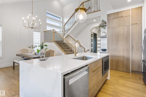110 Edgefield Way, St. Albert, AB - Indoor Photo Showing Kitchen