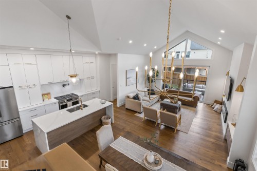 110 Edgefield Way, St. Albert, AB - Indoor Photo Showing Kitchen With Upgraded Kitchen