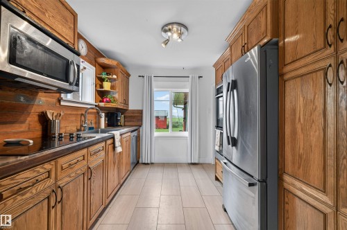 21419 Twp 542, Rural Strathcona County, AB - Indoor Photo Showing Kitchen