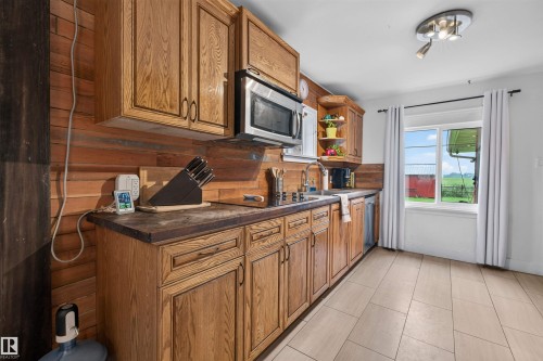 21419 Twp 542, Rural Strathcona County, AB - Indoor Photo Showing Kitchen