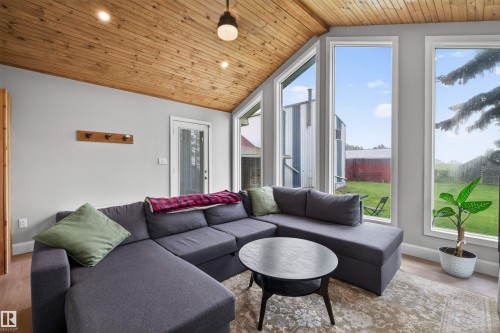21419 Twp 542, Rural Strathcona County, AB - Indoor Photo Showing Living Room