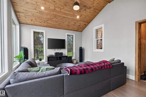 21419 Twp 542, Rural Strathcona County, AB - Indoor