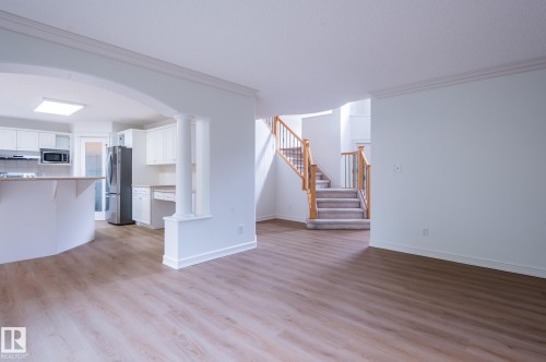 310 Livingstone Court Nw, Edmonton, AB - Indoor Photo Showing Kitchen