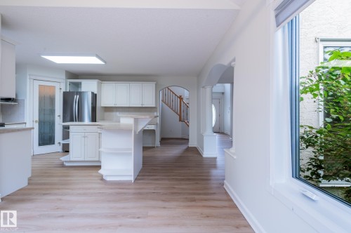310 Livingstone Court Nw, Edmonton, AB - Indoor Photo Showing Kitchen