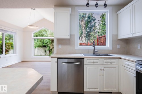 310 Livingstone Court Nw, Edmonton, AB - Indoor Photo Showing Kitchen