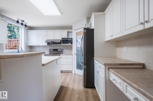 310 Livingstone Court Nw, Edmonton, AB - Indoor Photo Showing Kitchen