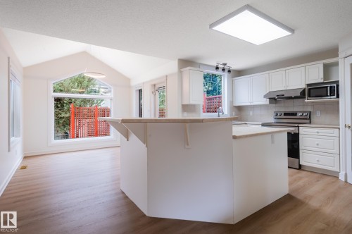 310 Livingstone Court Nw, Edmonton, AB - Indoor Photo Showing Kitchen