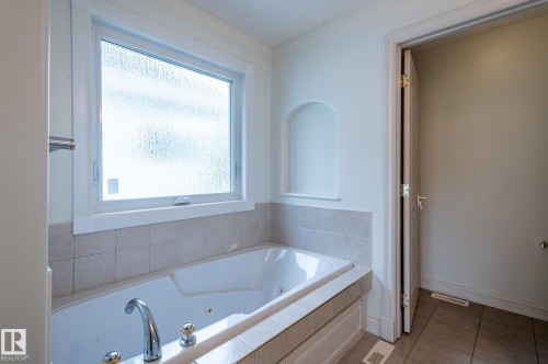 310 Livingstone Court Nw, Edmonton, AB - Indoor Photo Showing Bathroom