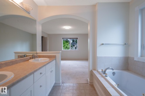 310 Livingstone Court Nw, Edmonton, AB - Indoor Photo Showing Bathroom