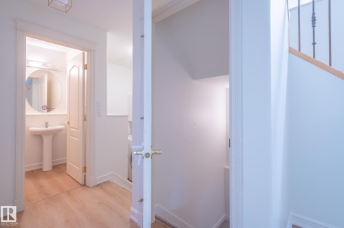 310 Livingstone Court Nw, Edmonton, AB - Indoor Photo Showing Bathroom