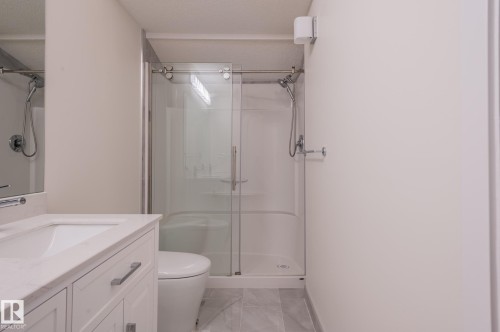310 Livingstone Court Nw, Edmonton, AB - Indoor Photo Showing Bathroom
