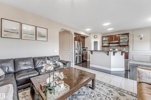 5156 2 Avenue Sw, Edmonton, AB - Indoor Photo Showing Living Room