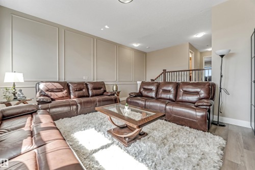 5156 2 Avenue Sw, Edmonton, AB - Indoor Photo Showing Living Room