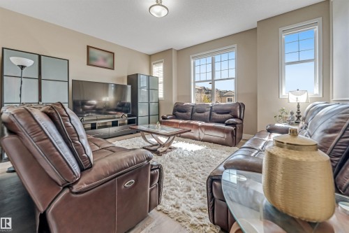 5156 2 Avenue Sw, Edmonton, AB - Indoor Photo Showing Living Room