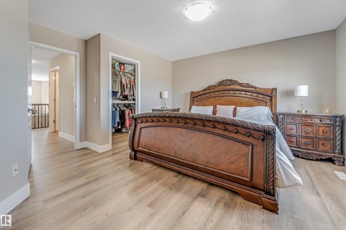 5156 2 Avenue Sw, Edmonton, AB - Indoor Photo Showing Bedroom