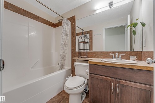 5156 2 Avenue Sw, Edmonton, AB - Indoor Photo Showing Bathroom