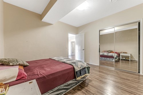 5156 2 Avenue Sw, Edmonton, AB - Indoor Photo Showing Bedroom