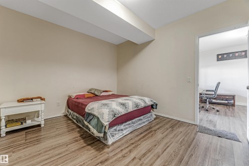 5156 2 Avenue Sw, Edmonton, AB - Indoor Photo Showing Bedroom