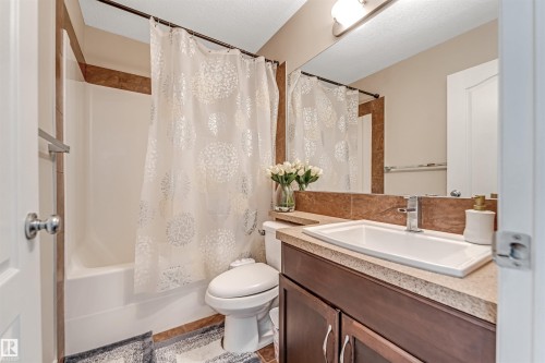 5156 2 Avenue Sw, Edmonton, AB - Indoor Photo Showing Bathroom