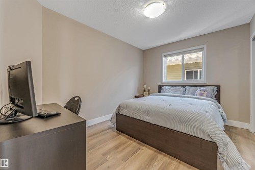 5156 2 Avenue Sw, Edmonton, AB - Indoor Photo Showing Bedroom