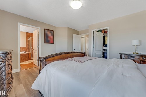 5156 2 Avenue Sw, Edmonton, AB - Indoor Photo Showing Bedroom