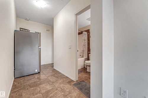 5156 2 Avenue Sw, Edmonton, AB - Indoor Photo Showing Other Room
