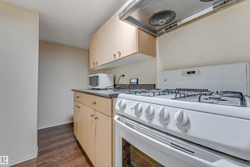 5156 2 Avenue Sw, Edmonton, AB - Indoor Photo Showing Kitchen