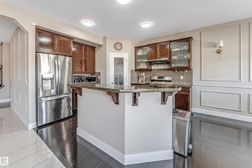 5156 2 Avenue Sw, Edmonton, AB - Indoor Photo Showing Kitchen With Upgraded Kitchen