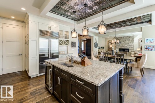 2047 90 Street Sw, Edmonton, AB - Indoor Photo Showing Kitchen
