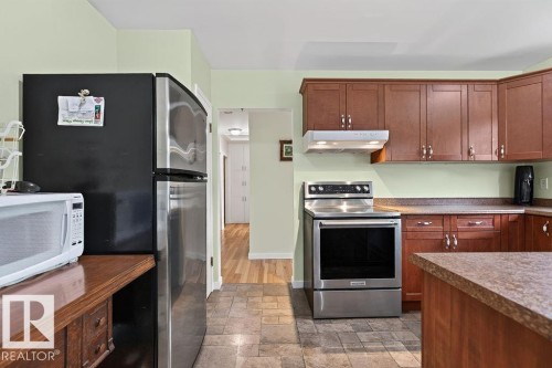 3824 114 Avenue Nw, Edmonton, AB - Indoor Photo Showing Kitchen