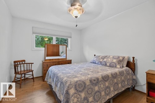3824 114 Avenue Nw, Edmonton, AB - Indoor Photo Showing Bedroom