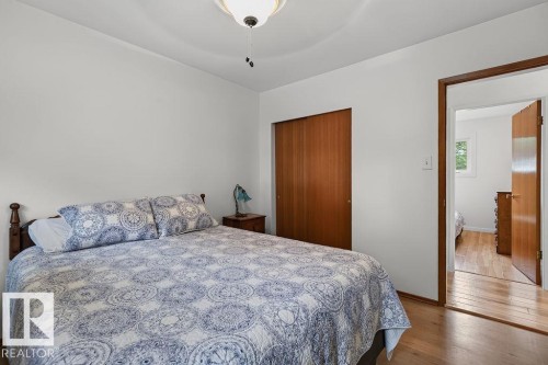 3824 114 Avenue Nw, Edmonton, AB - Indoor Photo Showing Bedroom